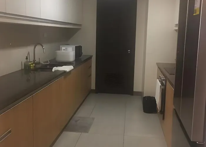 Apartment 120 Sqm Modern 3 Bedrooms Highrise Facing Bay Sunset, Near Airports, Okada Casino, Solaire Casino, Moa With Free Parking