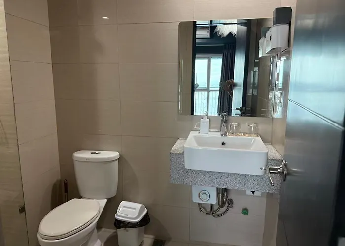 120 Sqm Modern 3 Bedrooms Highrise Facing Bay Sunset, Near Airports, Okada Casino, Solaire Casino, Moa With Free Parking * Manila