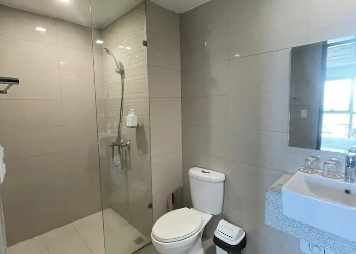 120 Sqm Modern 3 Bedrooms Highrise Facing Bay Sunset, Near Airports, Okada Casino, Solaire Casino, Moa With Free Parking Apartment