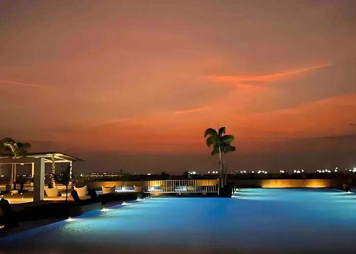 120 Sqm Modern 3 Bedrooms Highrise Facing Bay Sunset, Near Airports, Okada Casino, Solaire Casino, Moa With Free Parking *