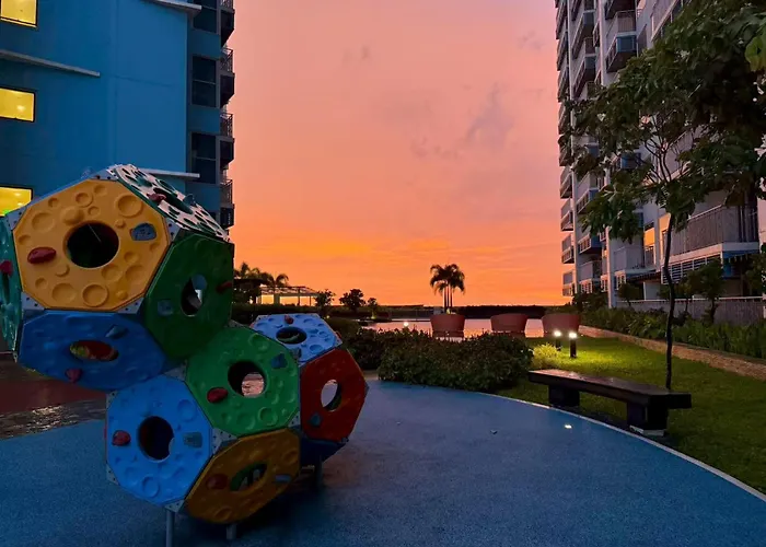 120 Sqm Modern 3 Bedrooms Highrise Facing Bay Sunset, Near Airports, Okada Casino, Solaire Casino, Moa With Free Parking Apartment *