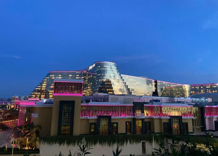 120 Sqm Modern 3 Bedrooms Highrise Facing Bay Sunset, Near Airports, Okada Casino, Solaire Casino, Moa With Free Parking Apartment *