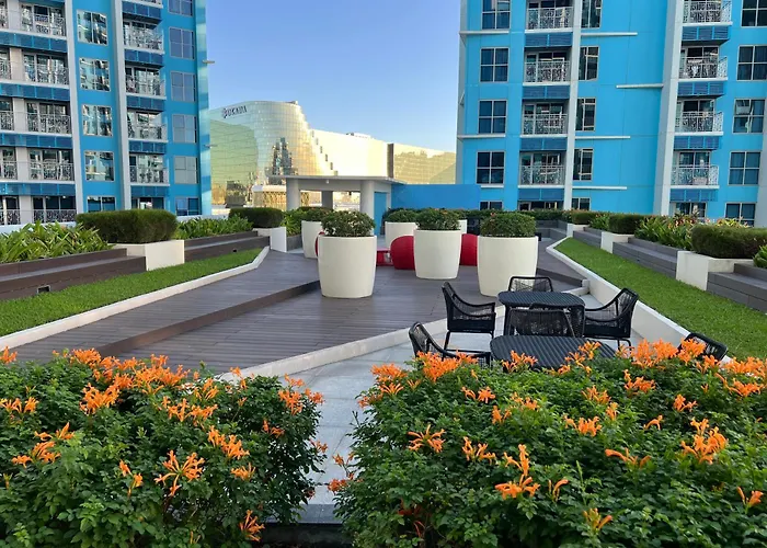 120 Sqm Modern 3 Bedrooms Highrise Facing Bay Sunset, Near Airports, Okada Casino, Solaire Casino, Moa With Free Parking Manila