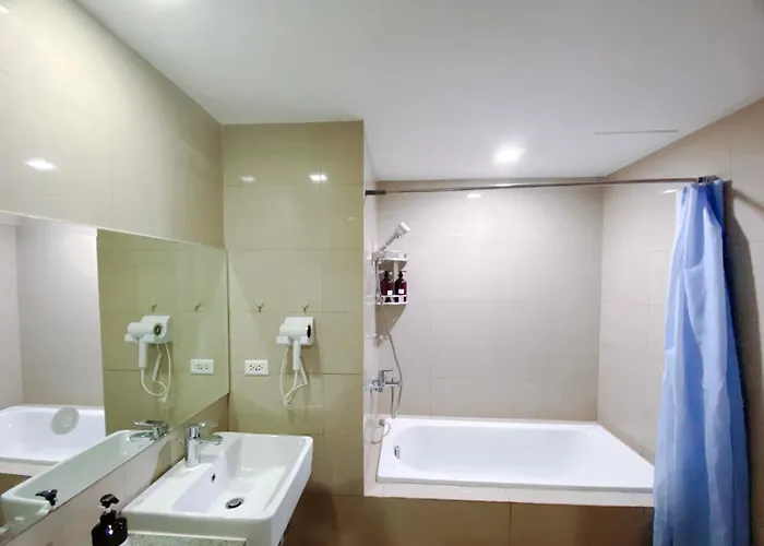 120 Sqm Modern 3 Bedrooms Highrise Facing Bay Sunset, Near Airports, Okada Casino, Solaire Casino, Moa With Free Parking