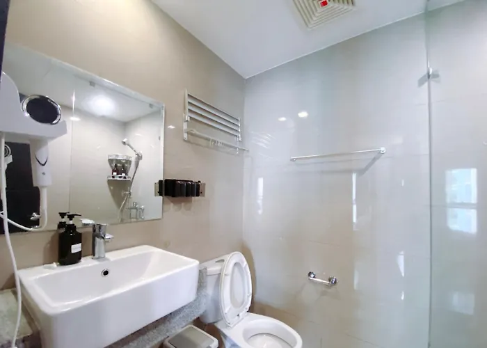 120 Sqm Modern 3 Bedrooms Highrise Facing Bay Sunset, Near Airports, Okada Casino, Solaire Casino, Moa With Free Parking Apartment *