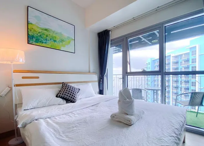 120 Sqm Modern 3 Bedrooms Highrise Facing Bay Sunset, Near Airports, Okada Casino, Solaire Casino, Moa With Free Parking